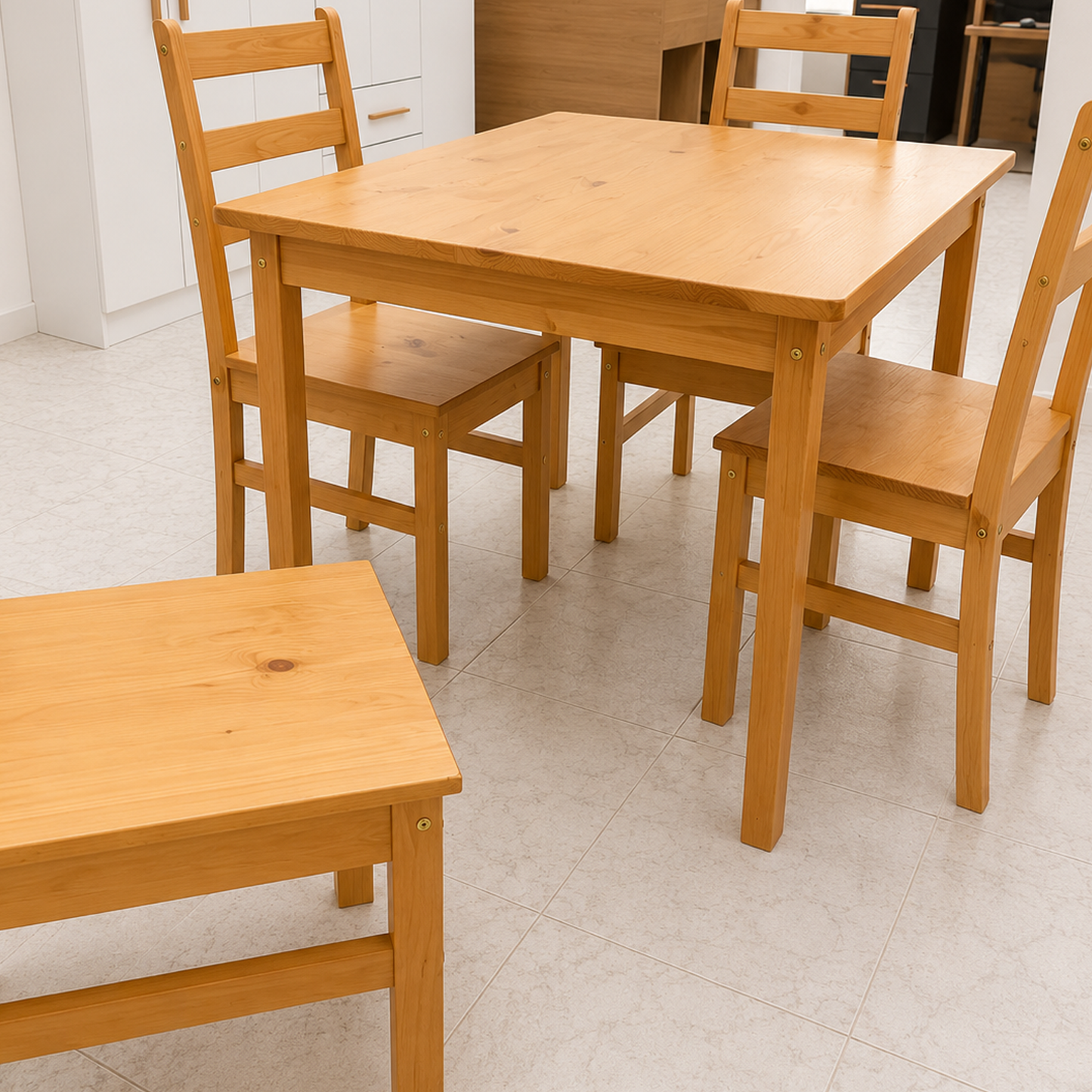 Set de Comedor con 4 Sillas 100% Madera Hoga Bella Nogal